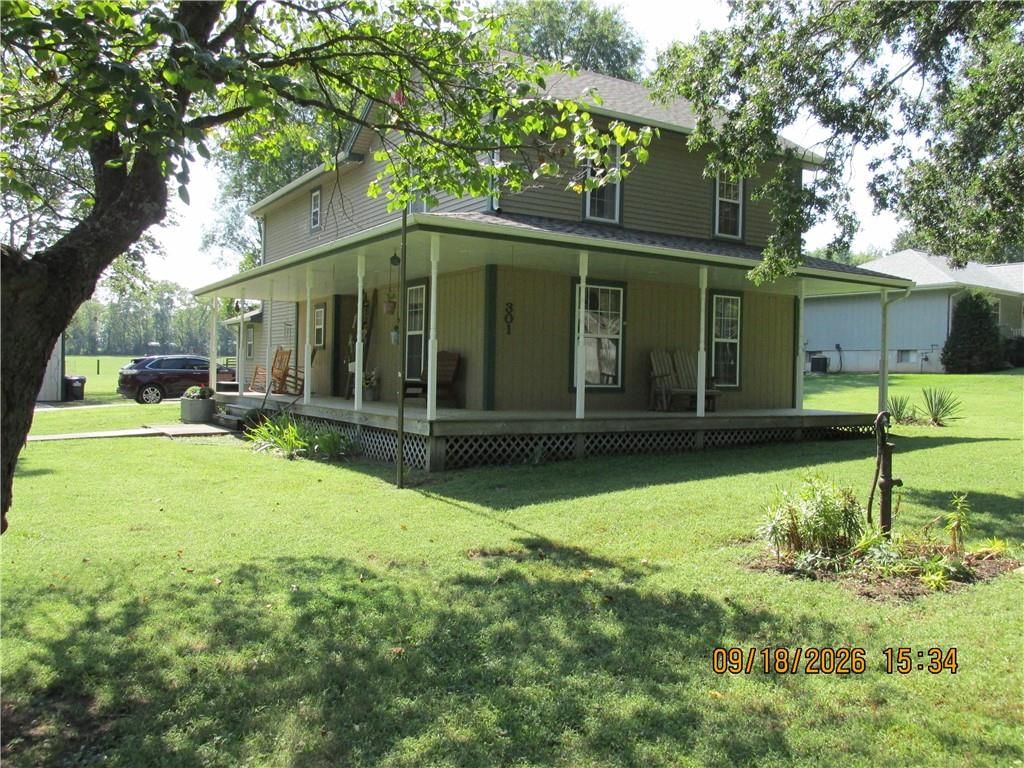 301 Oak Street W — photo 6