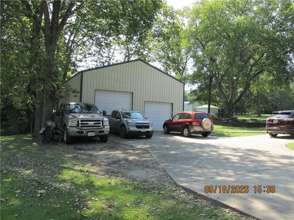 301 Oak Street W — photo 9