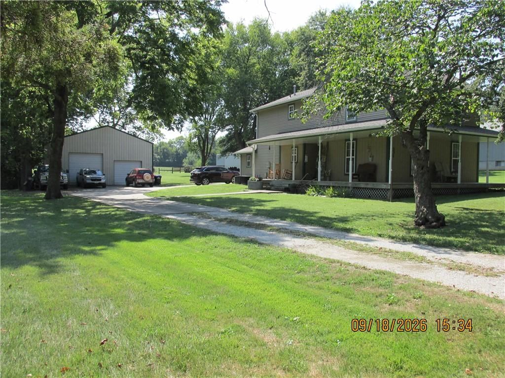 301 Oak Street W — photo 10