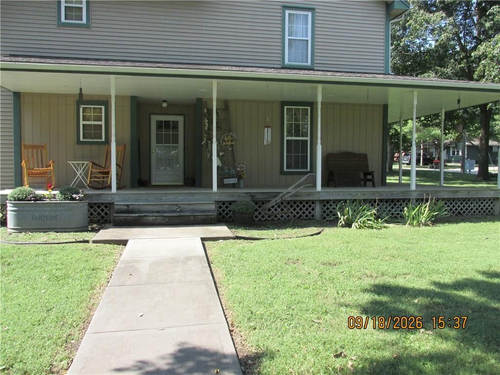 301 Oak Street W — photo 15