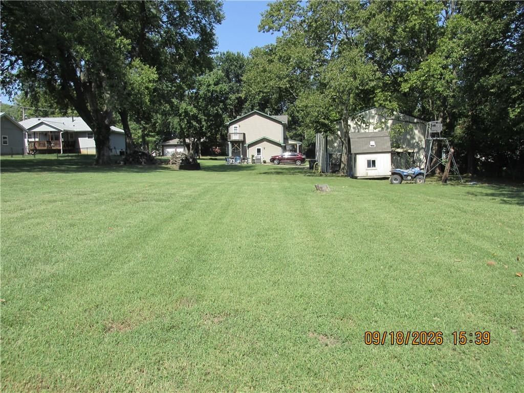 301 Oak Street W — photo 16