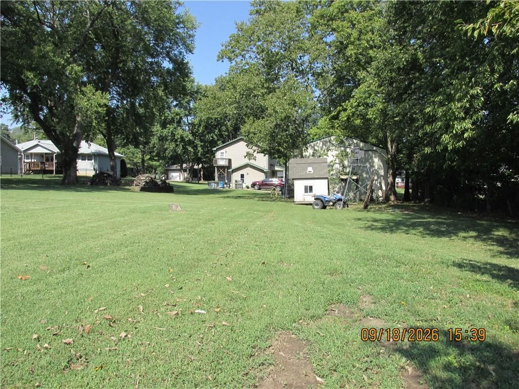 301 Oak Street W — photo 17