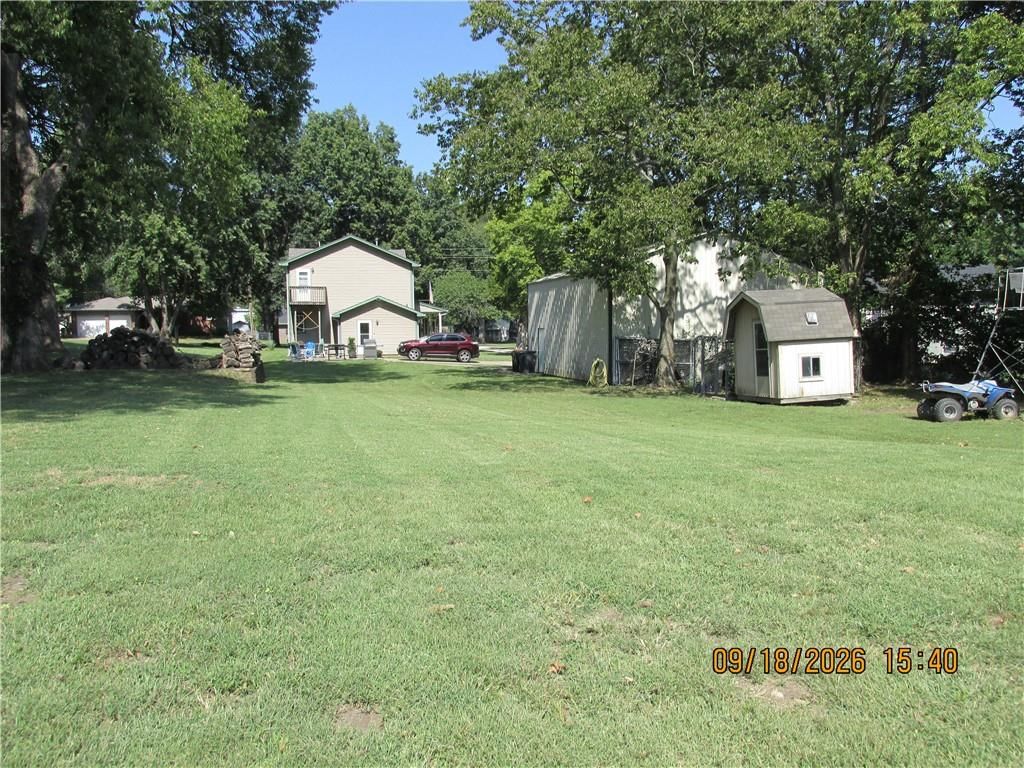 301 Oak Street W — photo 19