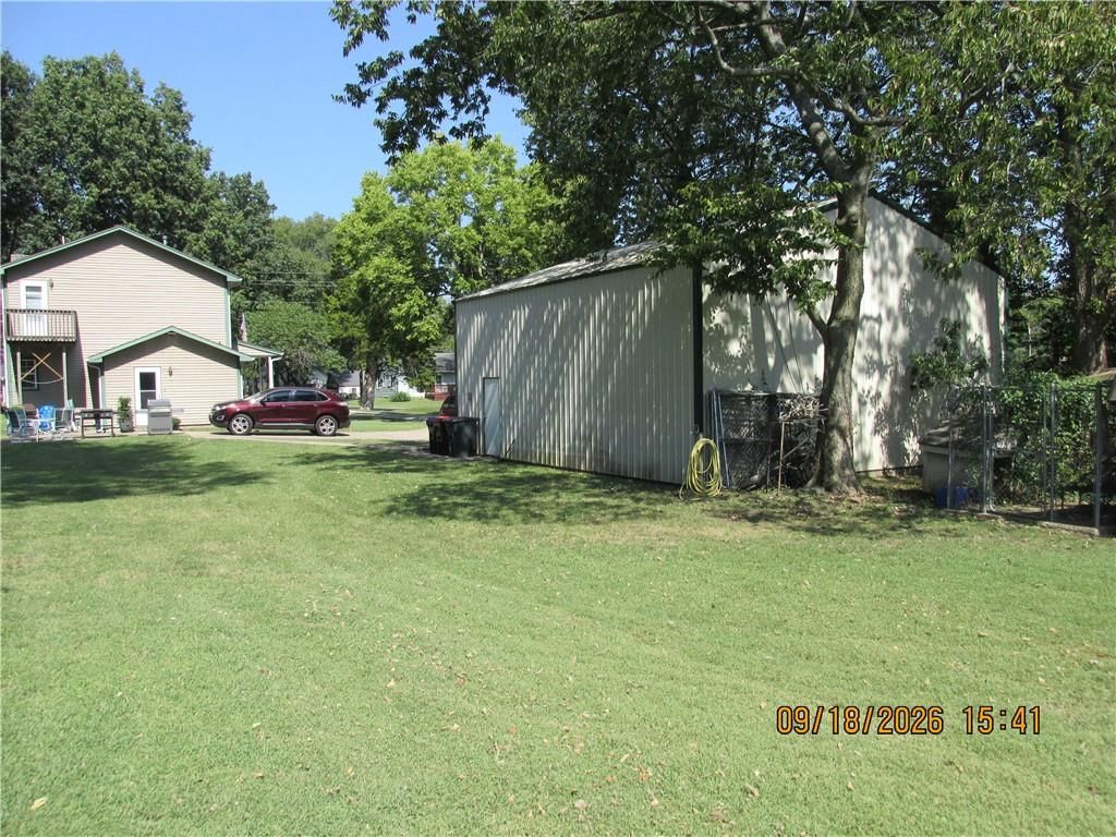 301 Oak Street W — photo 20