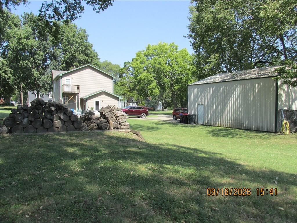 301 Oak Street W — photo 21