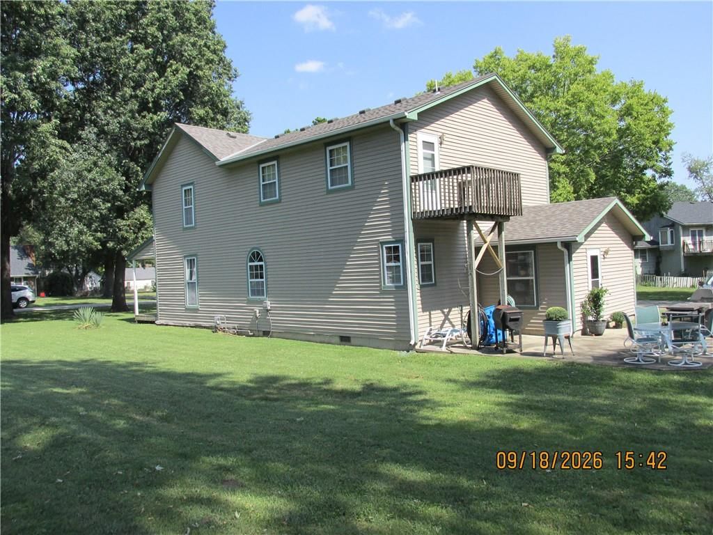 301 Oak Street W — photo 23