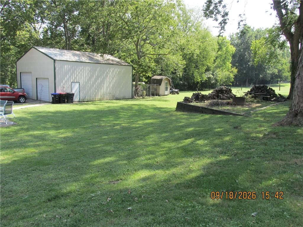 301 Oak Street W — photo 25