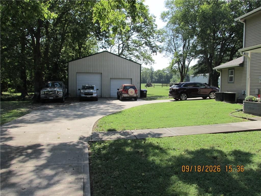 301 Oak Street W — photo 26