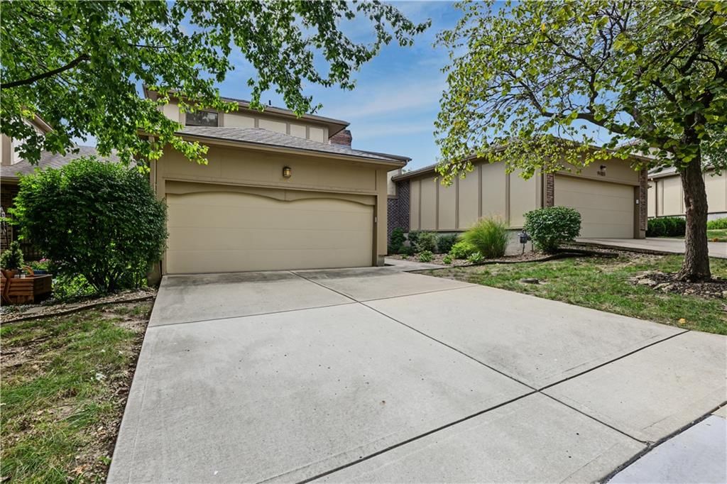 Photo 2 of 39 - 9623 Reeder Street, Overland Park, KS 66214