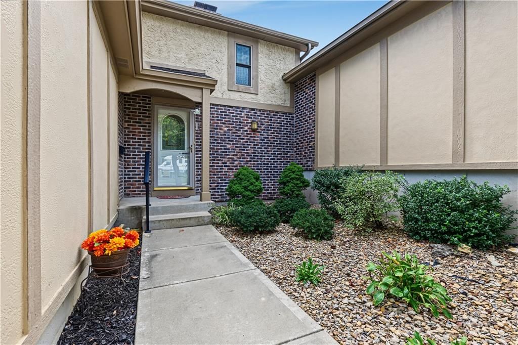 Photo 3 of 39 - 9623 Reeder Street, Overland Park, KS 66214