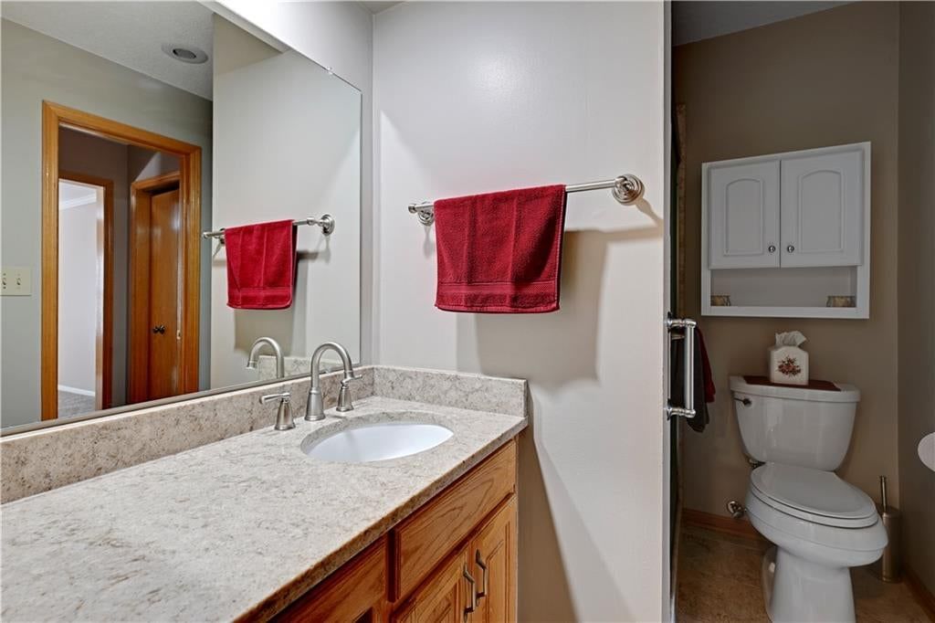 Photo 7 of 39 - 9623 Reeder Street, Overland Park, KS 66214