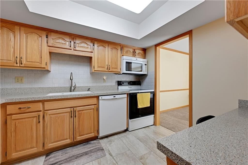 Photo 18 of 39 - 9623 Reeder Street, Overland Park, KS 66214