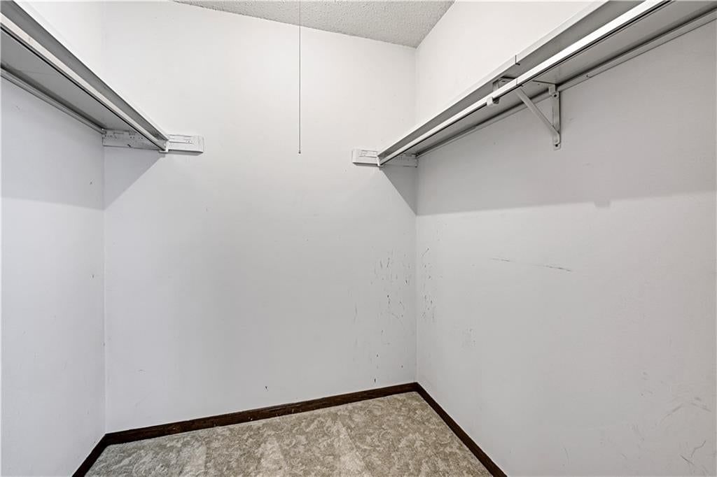 Photo 27 of 39 - 9623 Reeder Street, Overland Park, KS 66214
