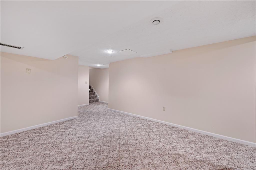 Photo 30 of 39 - 9623 Reeder Street, Overland Park, KS 66214