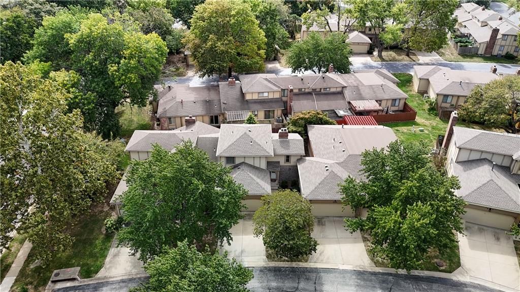 Photo 35 of 39 - 9623 Reeder Street, Overland Park, KS 66214
