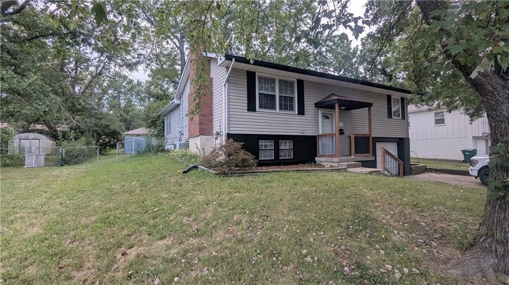 13420 Belmeade Avenue, Grandview, MO: listing photo 2