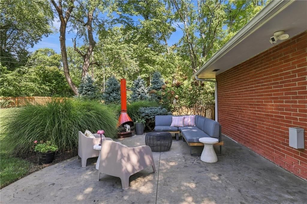9500 Meadow Lane — photo 32