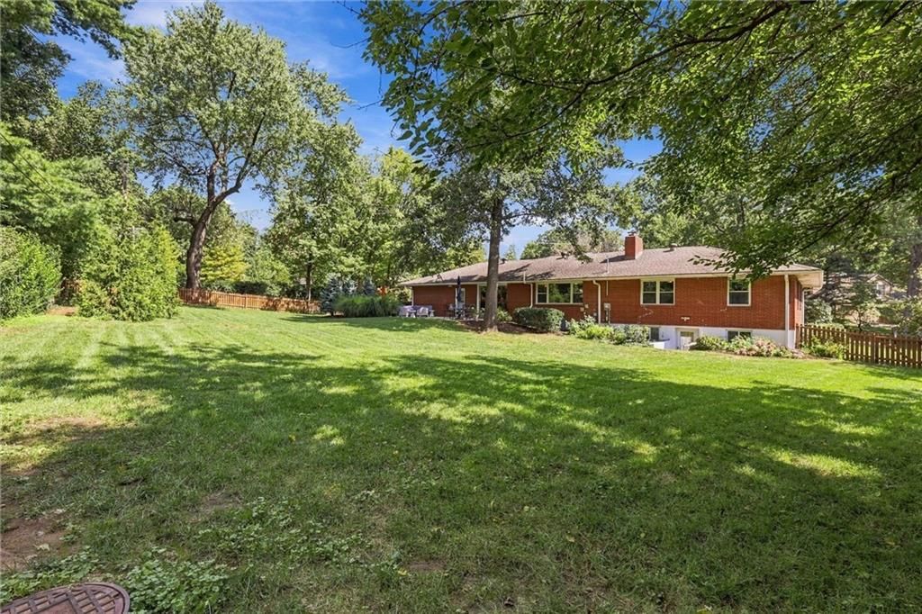 9500 Meadow Lane — photo 33