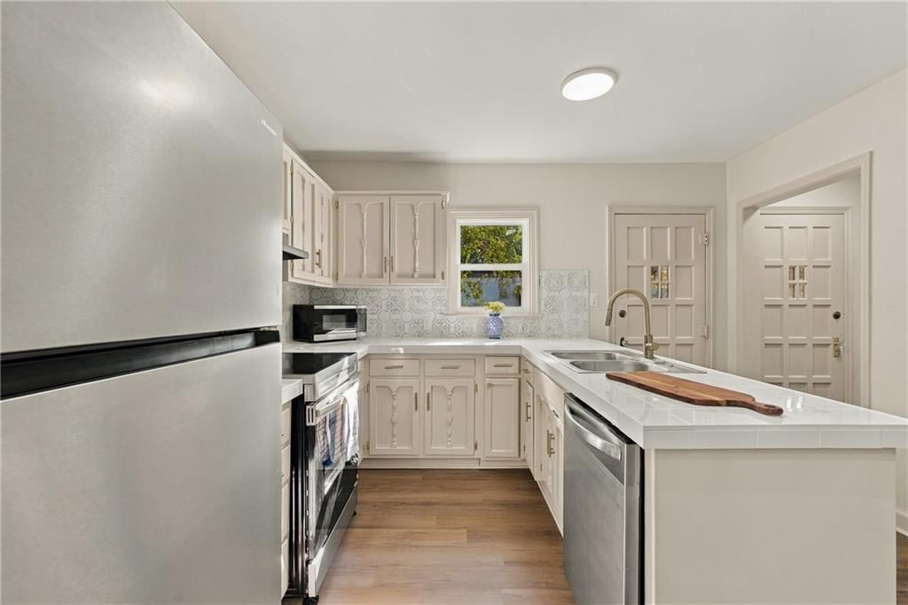 4400 Garfield Avenue — photo 9