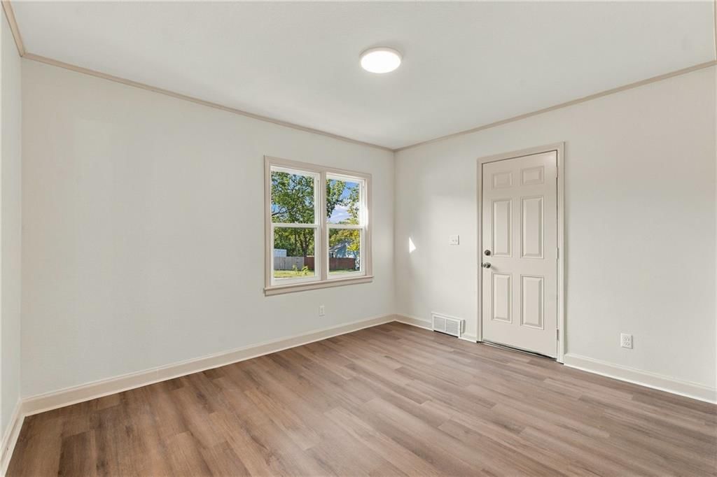 4400 Garfield Avenue — photo 14