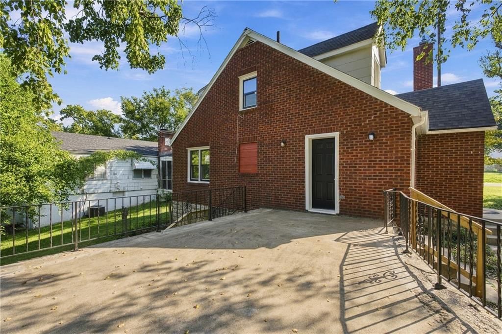 4400 Garfield Avenue — photo 33