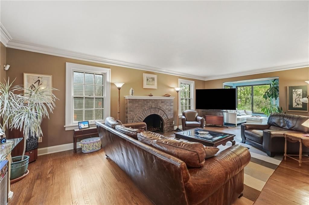 1421 W 50th Terrace — photo 8