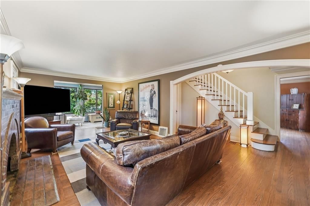 1421 W 50th Terrace — photo 9