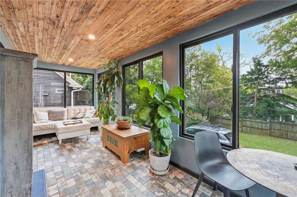 1421 W 50th Terrace — photo 13