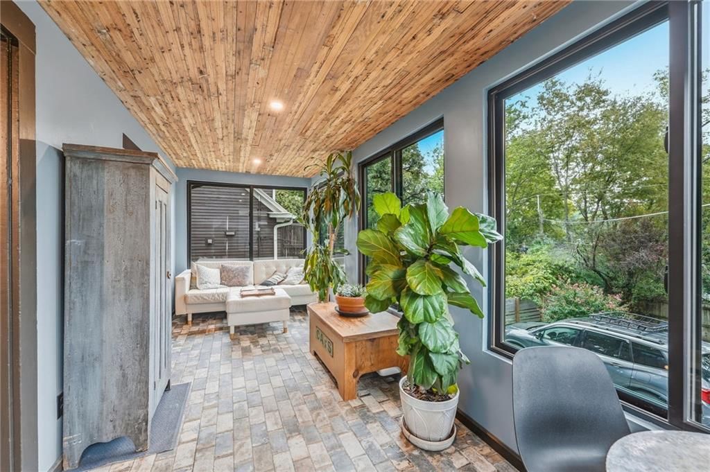 1421 W 50th Terrace — photo 14