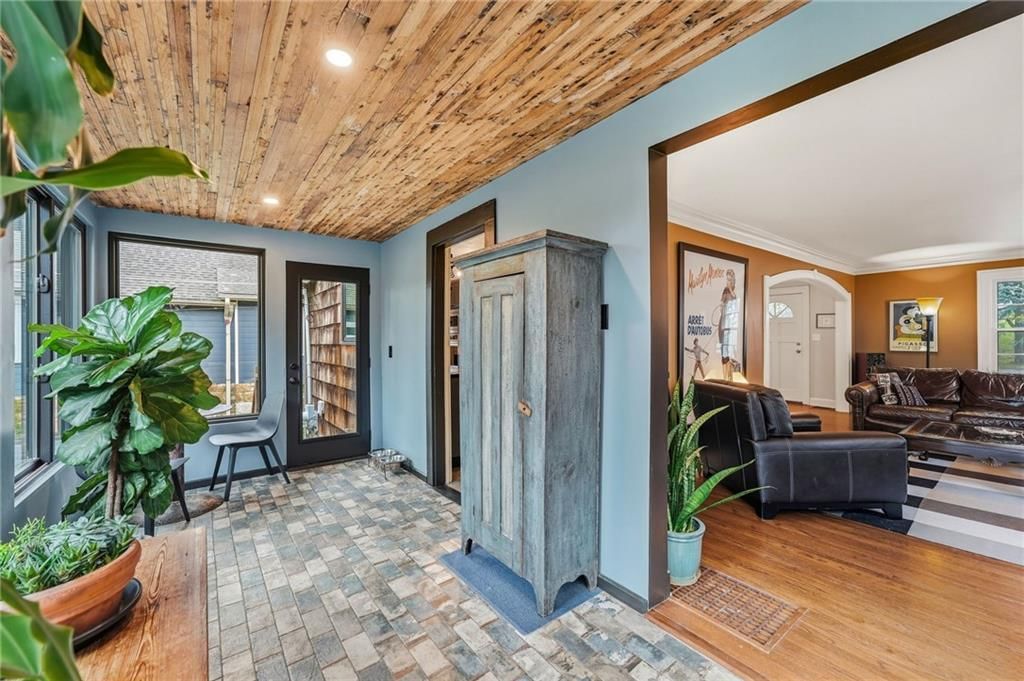 1421 W 50th Terrace — photo 15