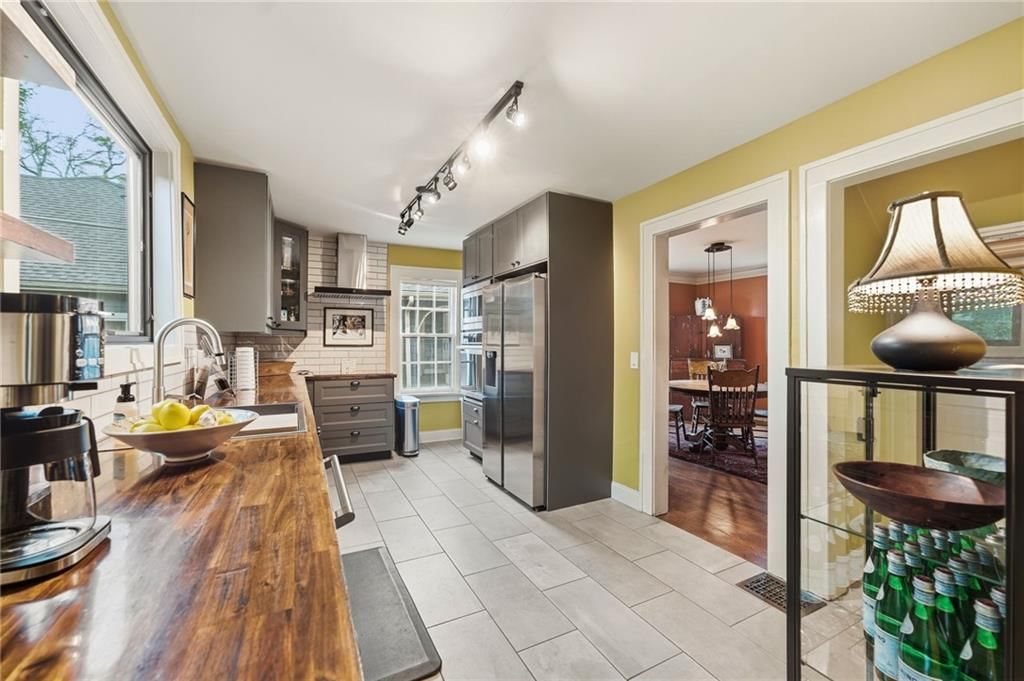 1421 W 50th Terrace — photo 16