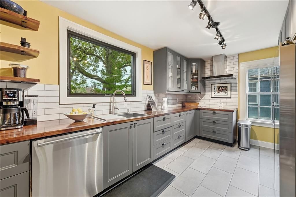 1421 W 50th Terrace — photo 18