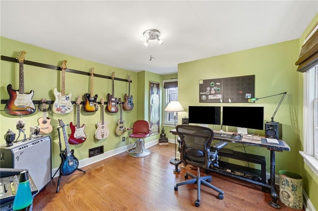 1421 W 50th Terrace — photo 32