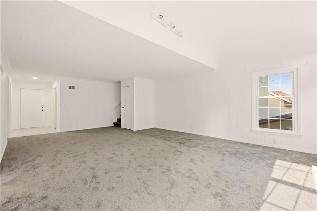 10106 NW Mirror Lake Drive — photo 9