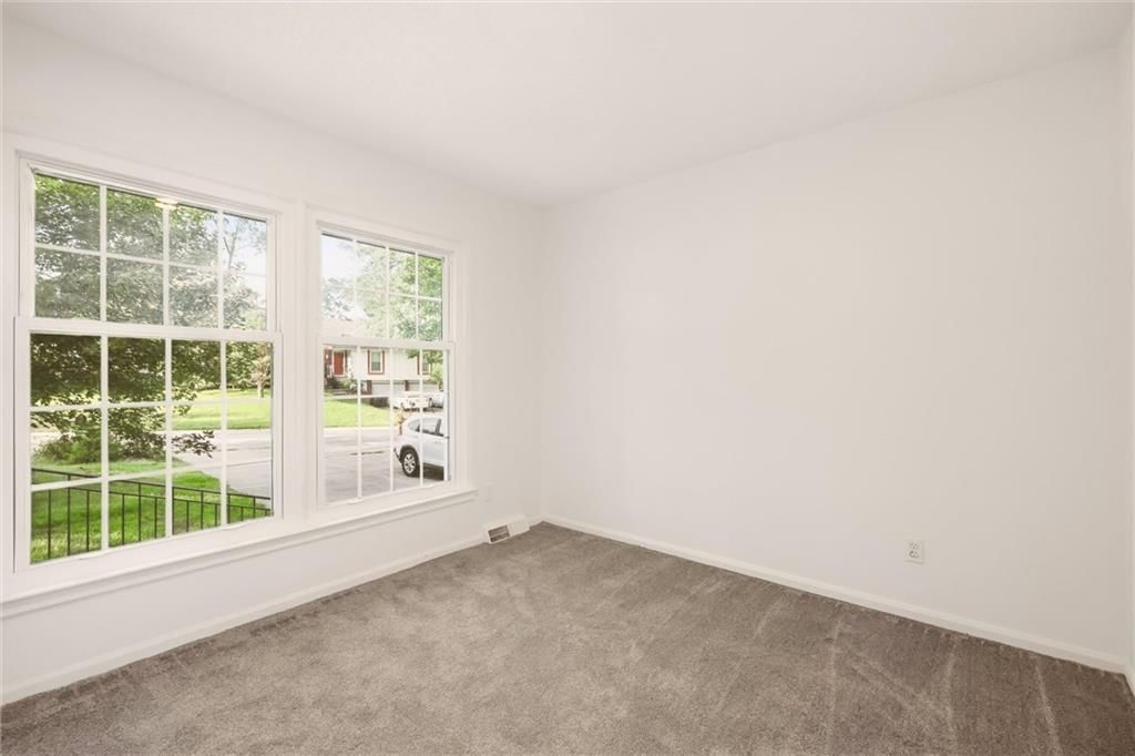 10106 NW Mirror Lake Drive — photo 15
