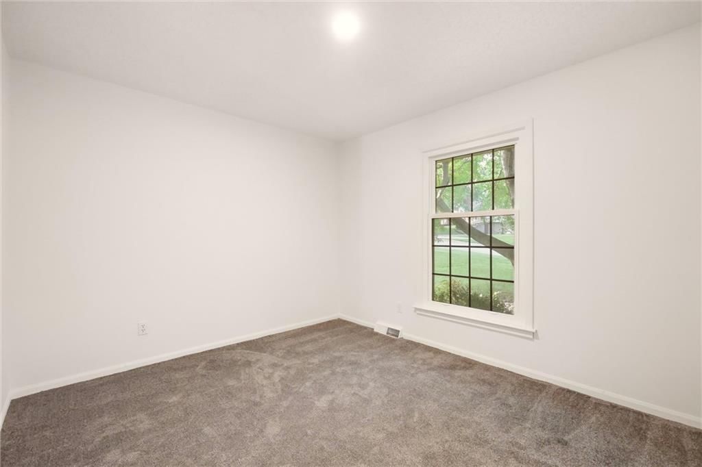10106 NW Mirror Lake Drive — photo 16