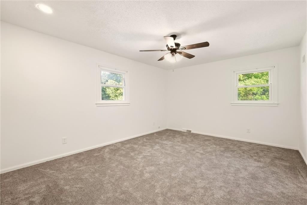 10106 NW Mirror Lake Drive — photo 17