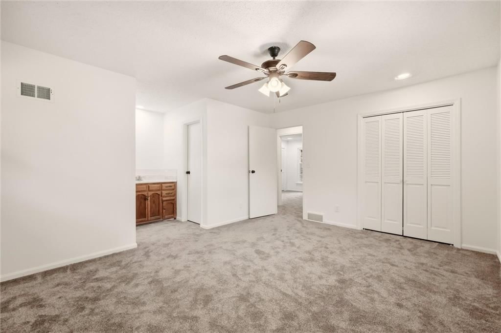 10106 NW Mirror Lake Drive — photo 18