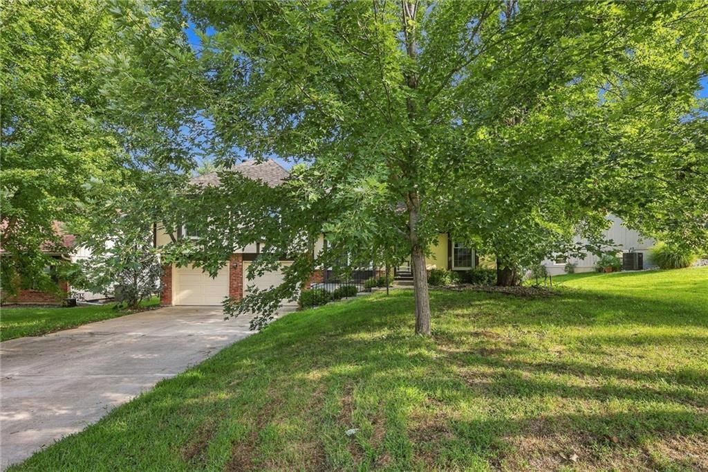 10106 NW Mirror Lake Drive — photo 35