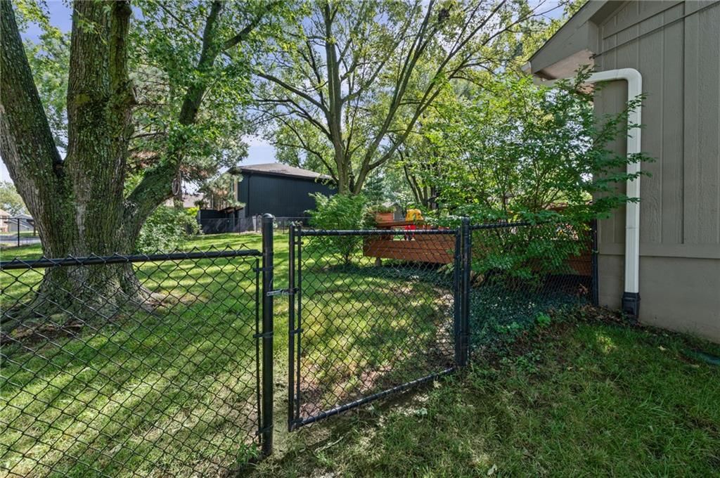 6015 Alden Street — photo 38