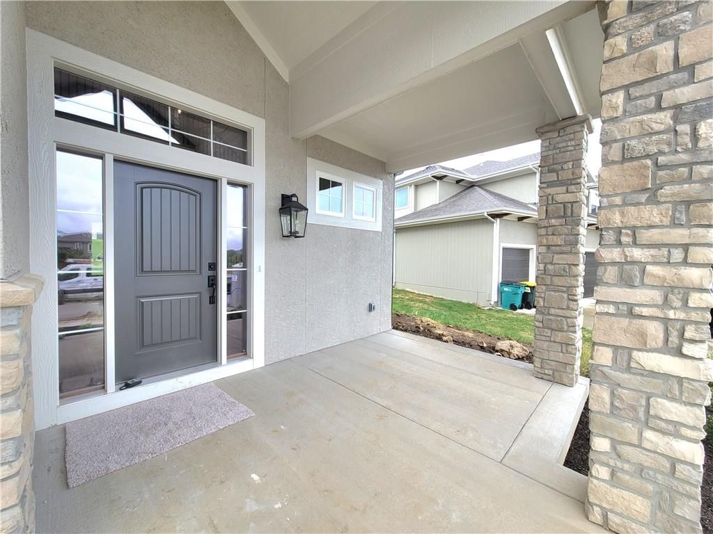 18232 Oakmont Street — photo 2
