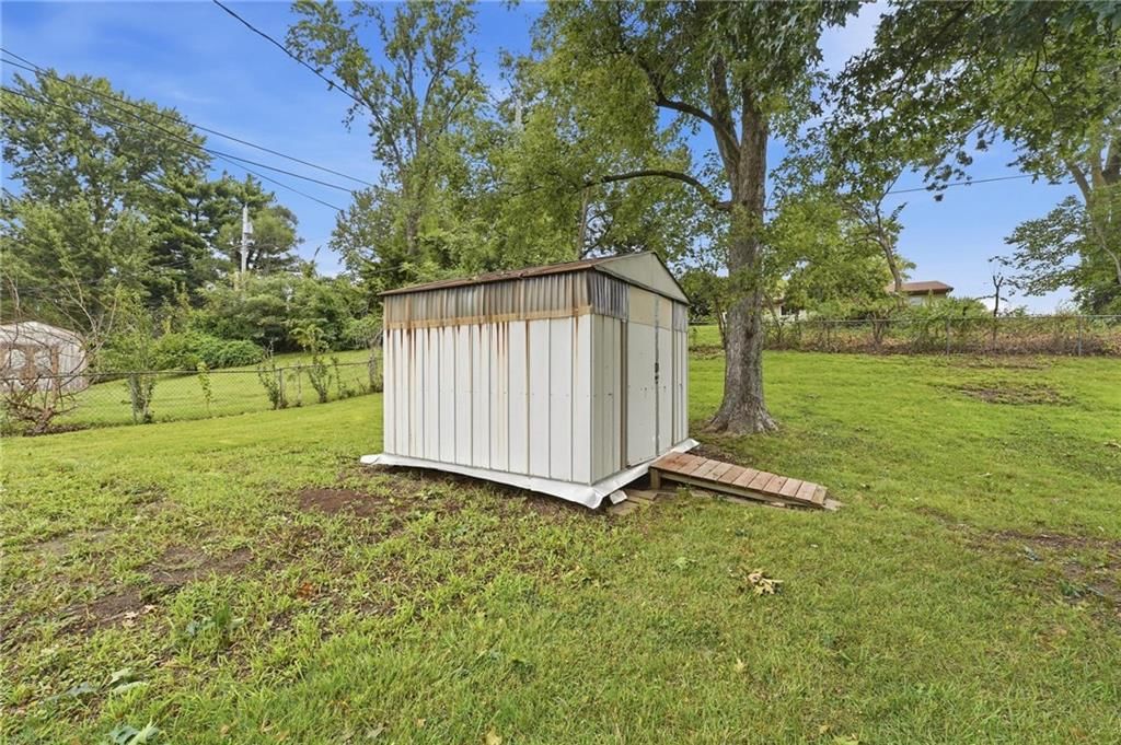 2404 NE Shady Lane Drive — photo 31