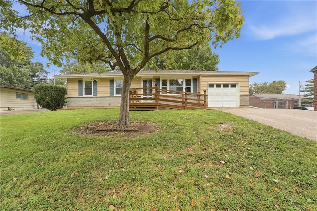 2404 NE Shady Lane Drive, Gladstone, MO