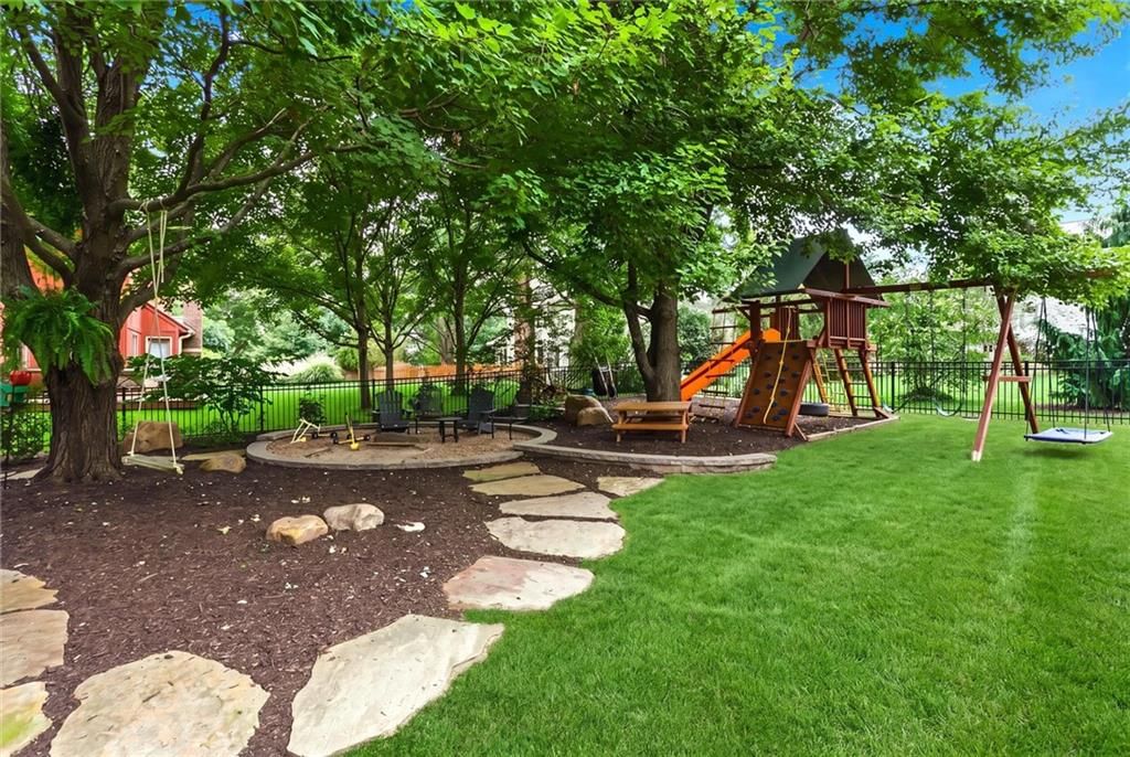 2908 W 124th Terrace, Leawood, KS: listing photo 3