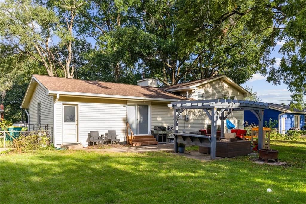 7114 Larsen Lane — photo 32