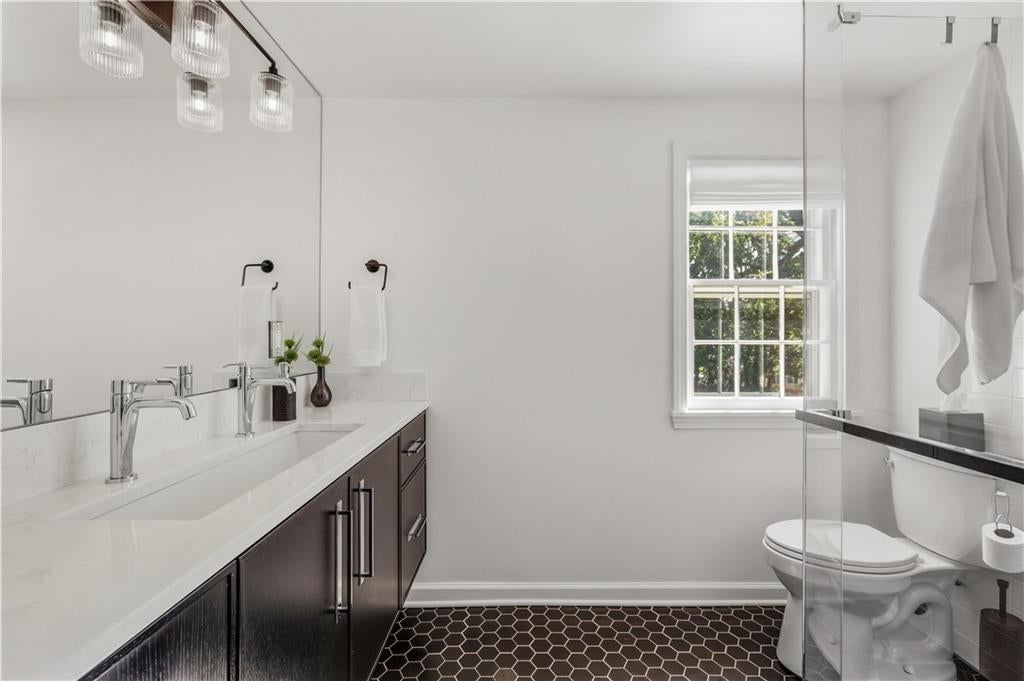 1207 W 67TH Terrace — photo 32