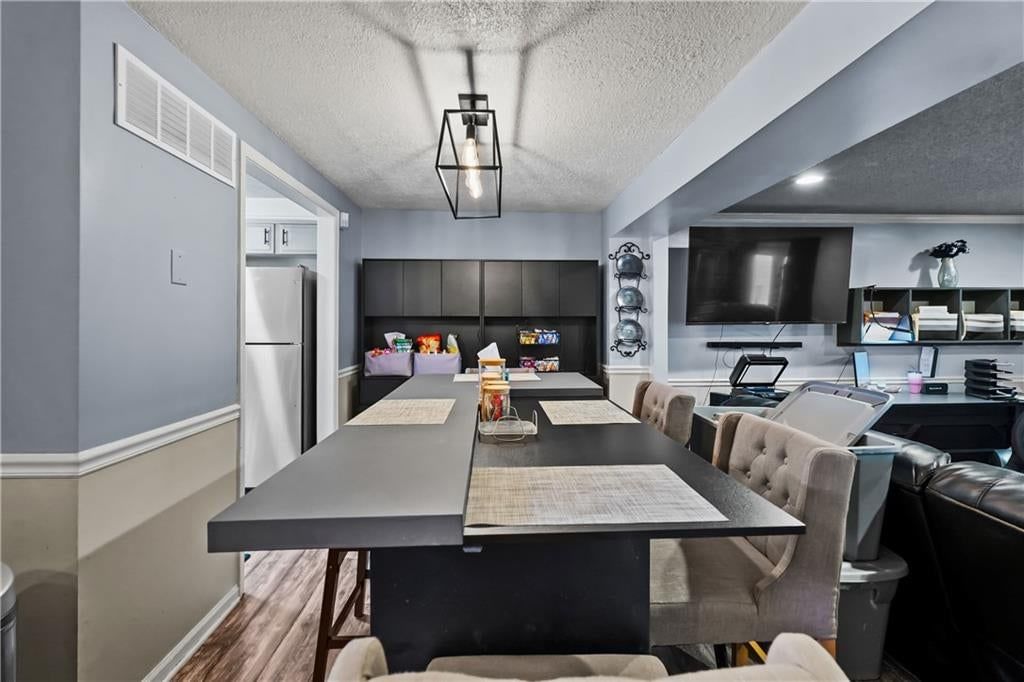 5913 Ridgeway Avenue — photo 6