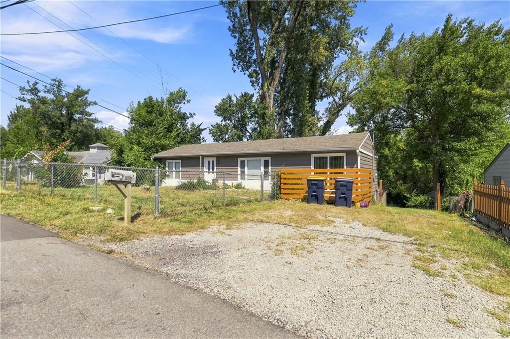 8804 E 47th Street — photo 2
