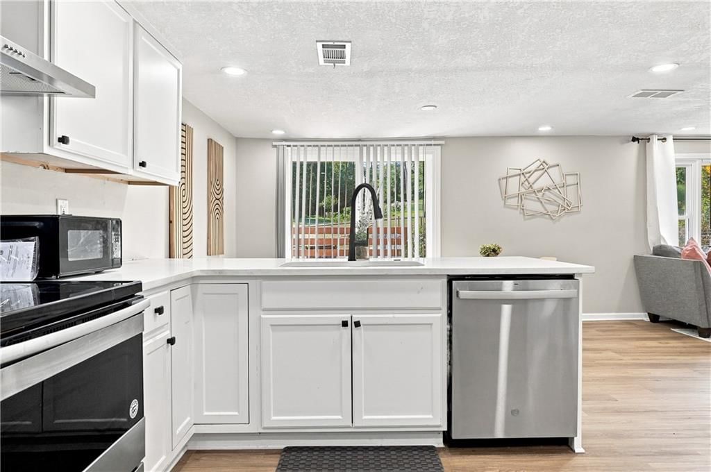 8804 E 47th Street — photo 16