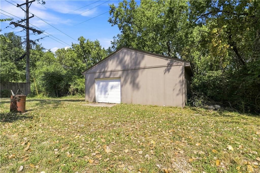 8804 E 47th Street — photo 30